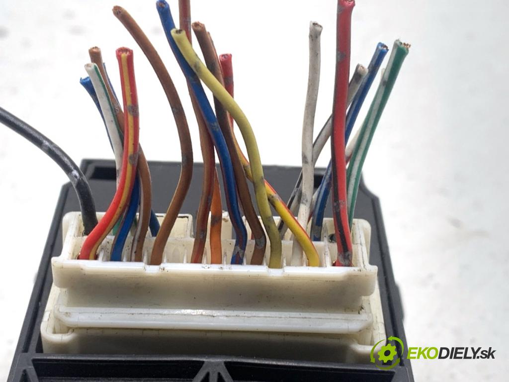 HONDA ACCORD VII sedan 2004 103 kW 2.2 i-CTDi (CN1) 2204 přepínač oken  (Páčky pod volantem)