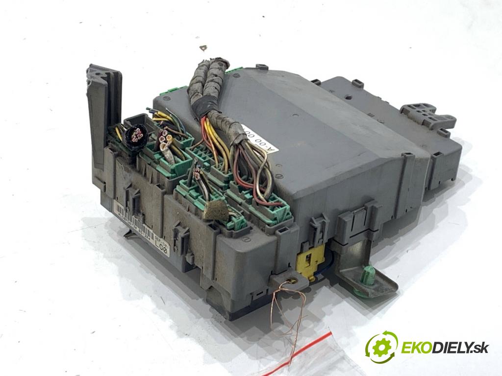 HONDA ACCORD VII sedan 2004 103 kW 2.2 i-CTDi (CN1) 2204 modul BSI SEF-G01 (Pojistková skříňka)