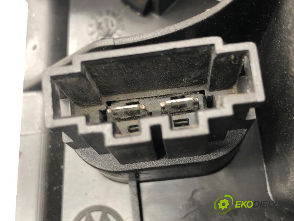 VW TRANSPORTER T5 Autobus 2015 103 kW 2.0 TDI 1968 ventilátor kúrenia 7E5820021