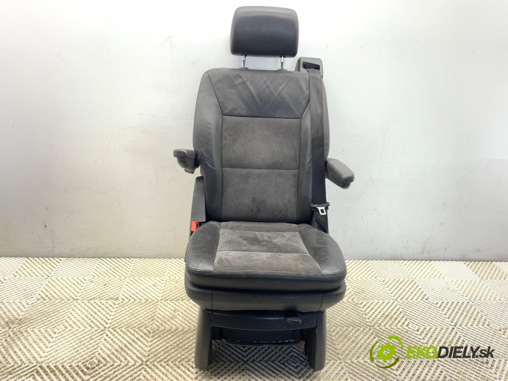 VW TRANSPORTER T5 Autobus 2015 103 kW 2.0 TDI 1968 Sedadlo zad 