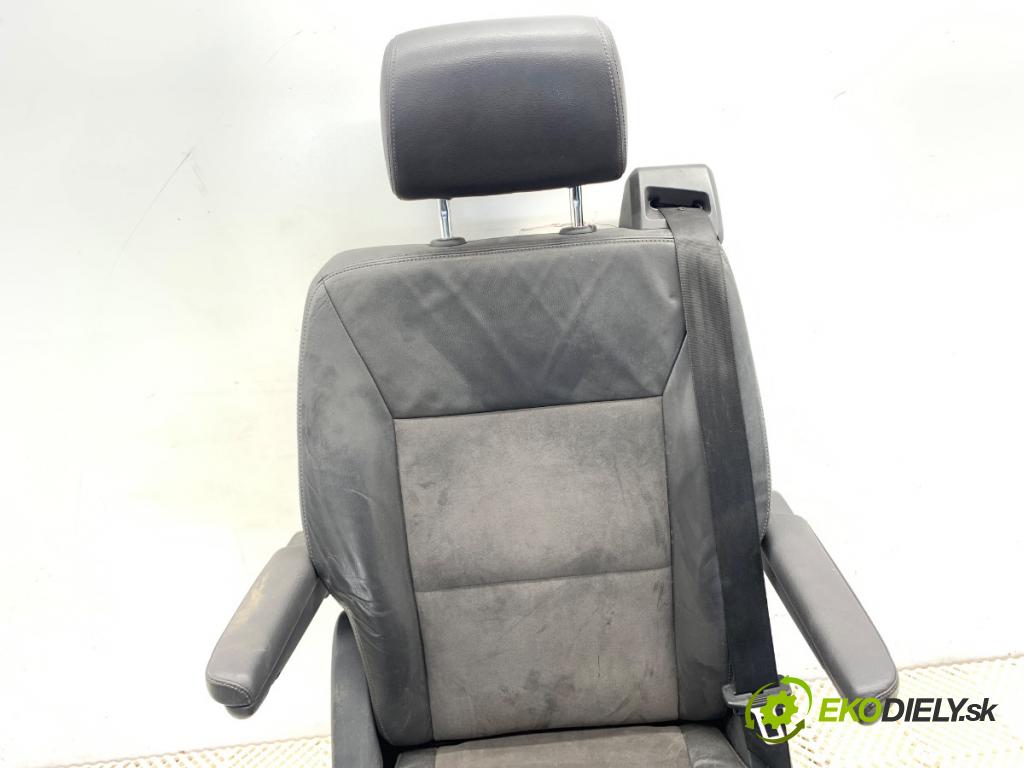 VW TRANSPORTER T5 Autobus 2015 103 kW 2.0 TDI 1968 Sedadlo zad