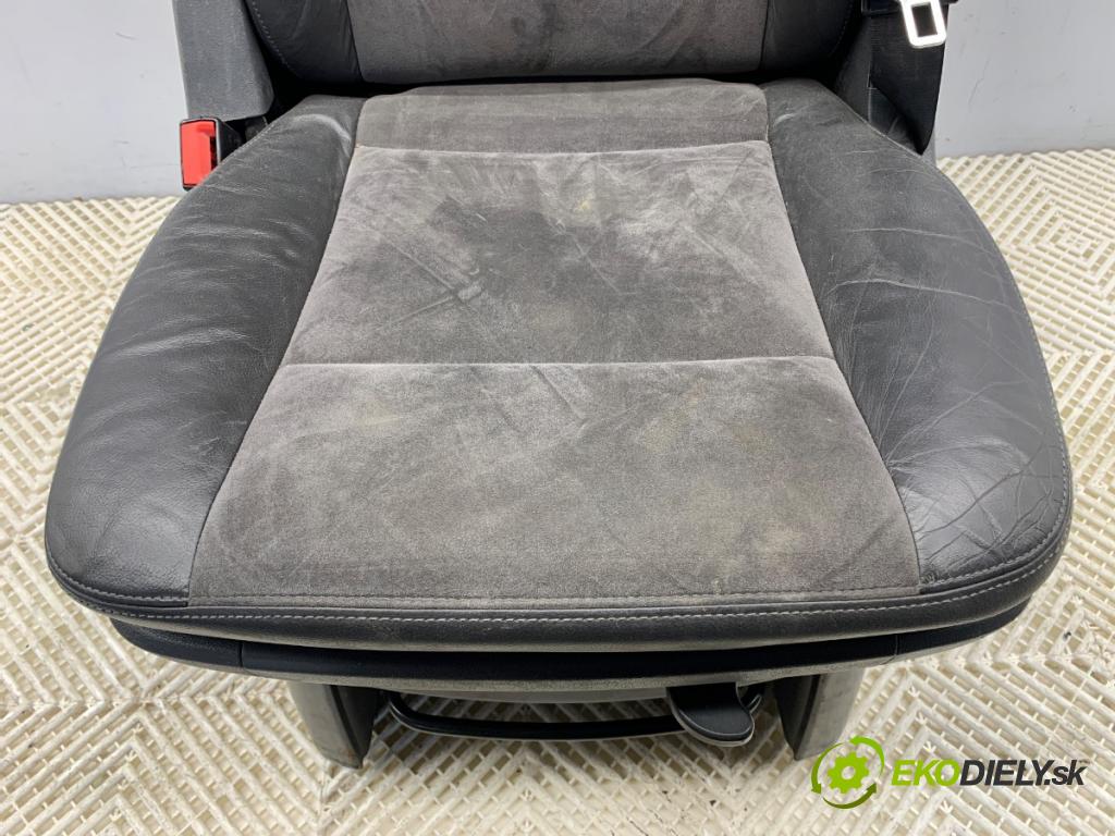 VW TRANSPORTER T5 Autobus 2015 103 kW 2.0 TDI 1968 Sedadlo zad