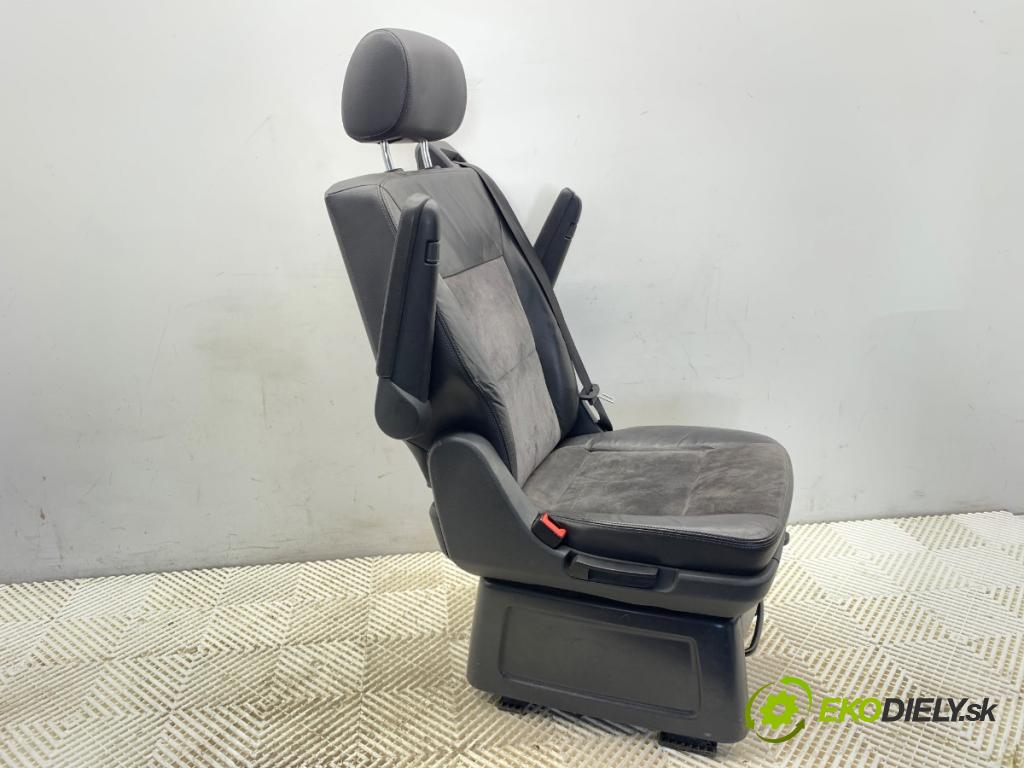 VW TRANSPORTER T5 Autobus 2015 103 kW 2.0 TDI 1968 Sedadlo zad