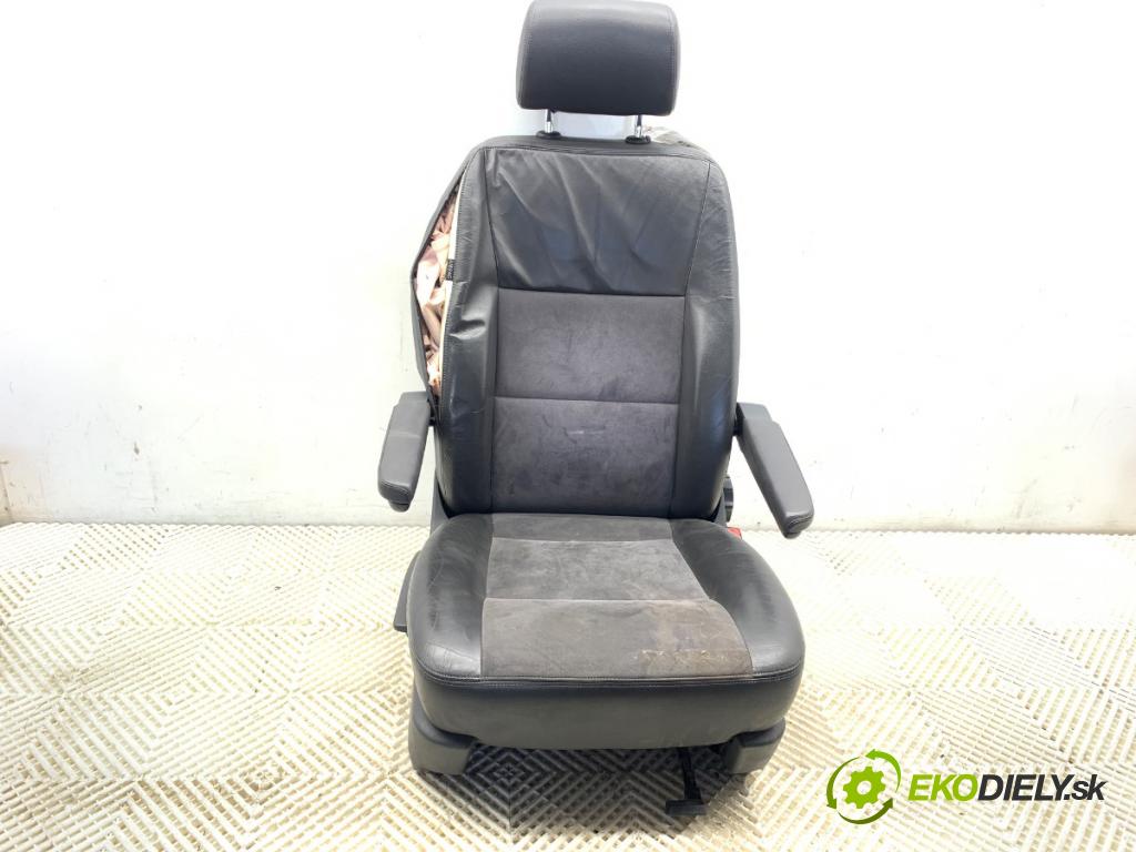 VW TRANSPORTER T5 Autobus 2015 103 kW 2.0 TDI 1968 Sedadlo pravy predný 