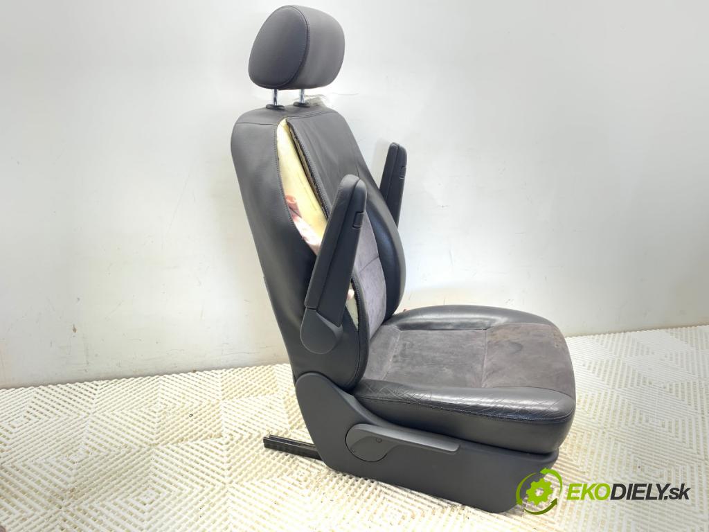 VW TRANSPORTER T5 Autobus 2015 103 kW 2.0 TDI 1968 Sedadlo pravy predný