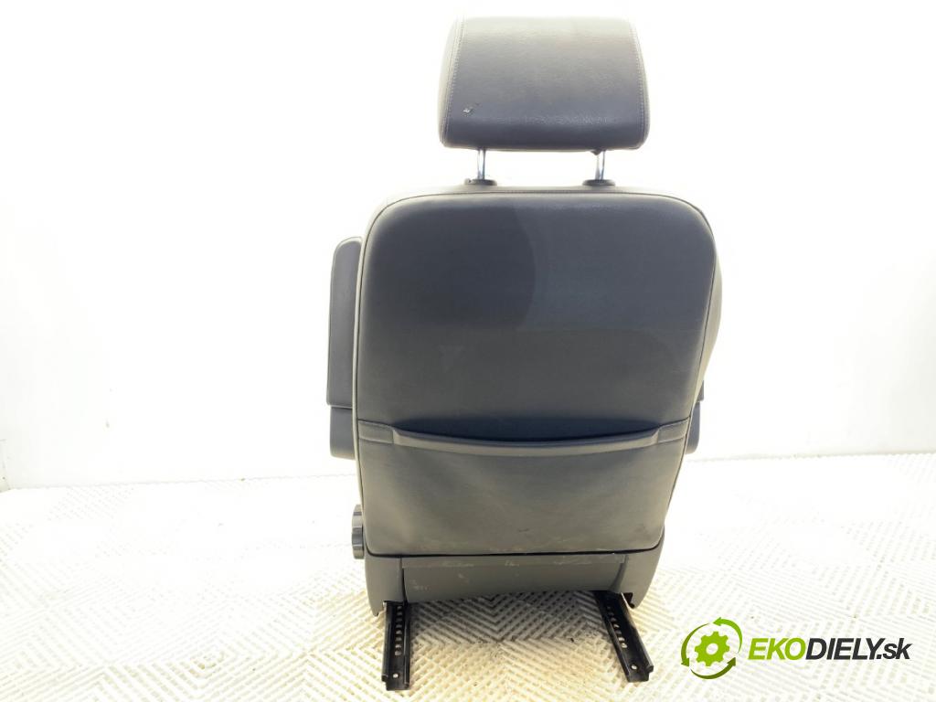 VW TRANSPORTER T5 Autobus 2015 103 kW 2.0 TDI 1968 Sedadlo pravy predný