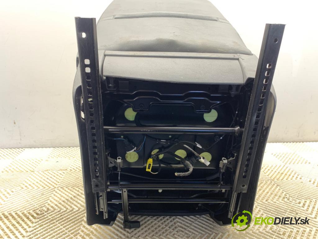 VW TRANSPORTER T5 Autobus 2015 103 kW 2.0 TDI 1968 Sedadlo pravy predný