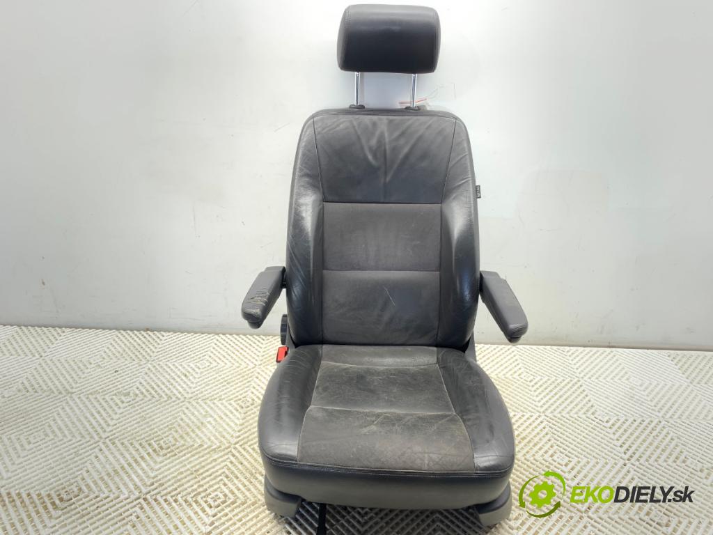 VW TRANSPORTER T5 Autobus 2015 103 kW 2.0 TDI 1968 Sedadlo ľavy predný 