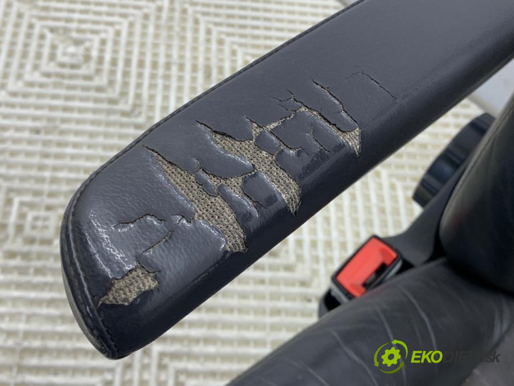 VW TRANSPORTER T5 Autobus 2015 103 kW 2.0 TDI 1968 Sedadlo ľavy predný