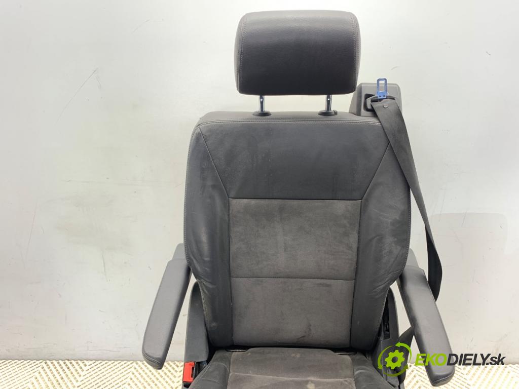 VW TRANSPORTER T5 Autobus 2015 103 kW 2.0 TDI 1968 Sedadlo zad