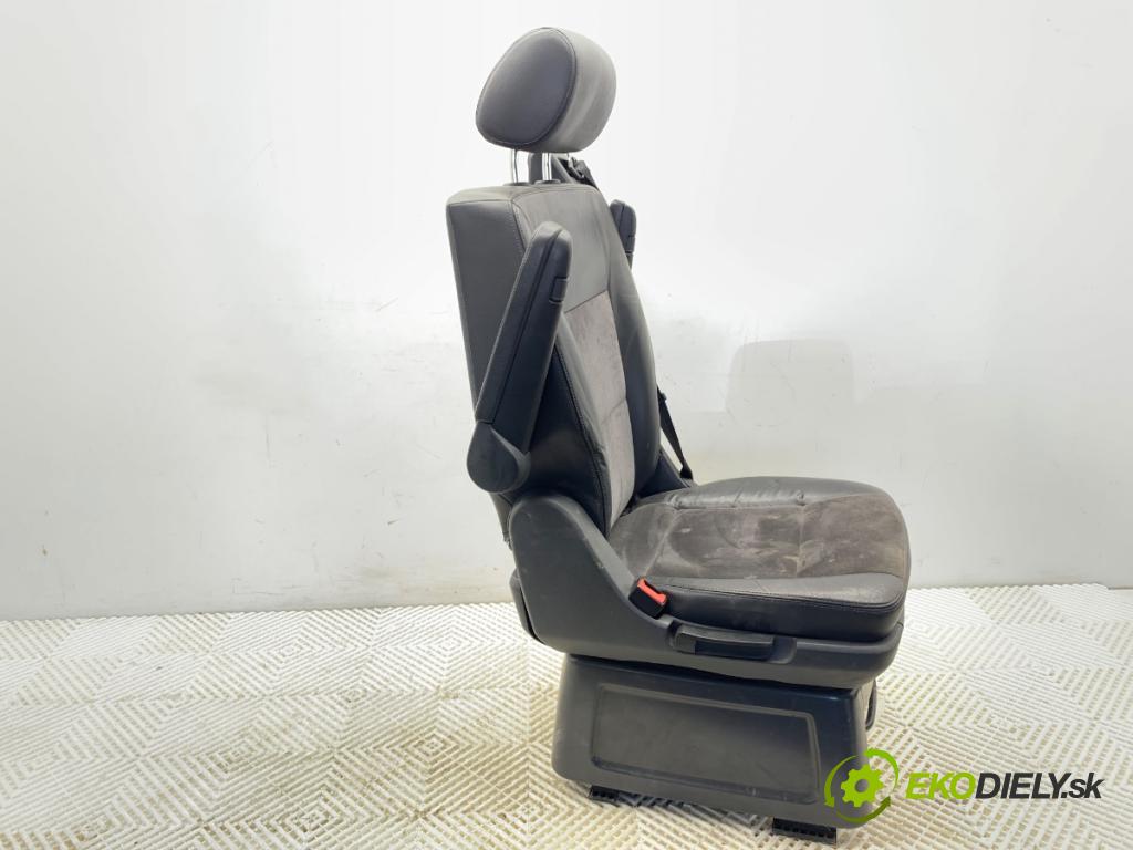 VW TRANSPORTER T5 Autobus 2015 103 kW 2.0 TDI 1968 Sedadlo zad