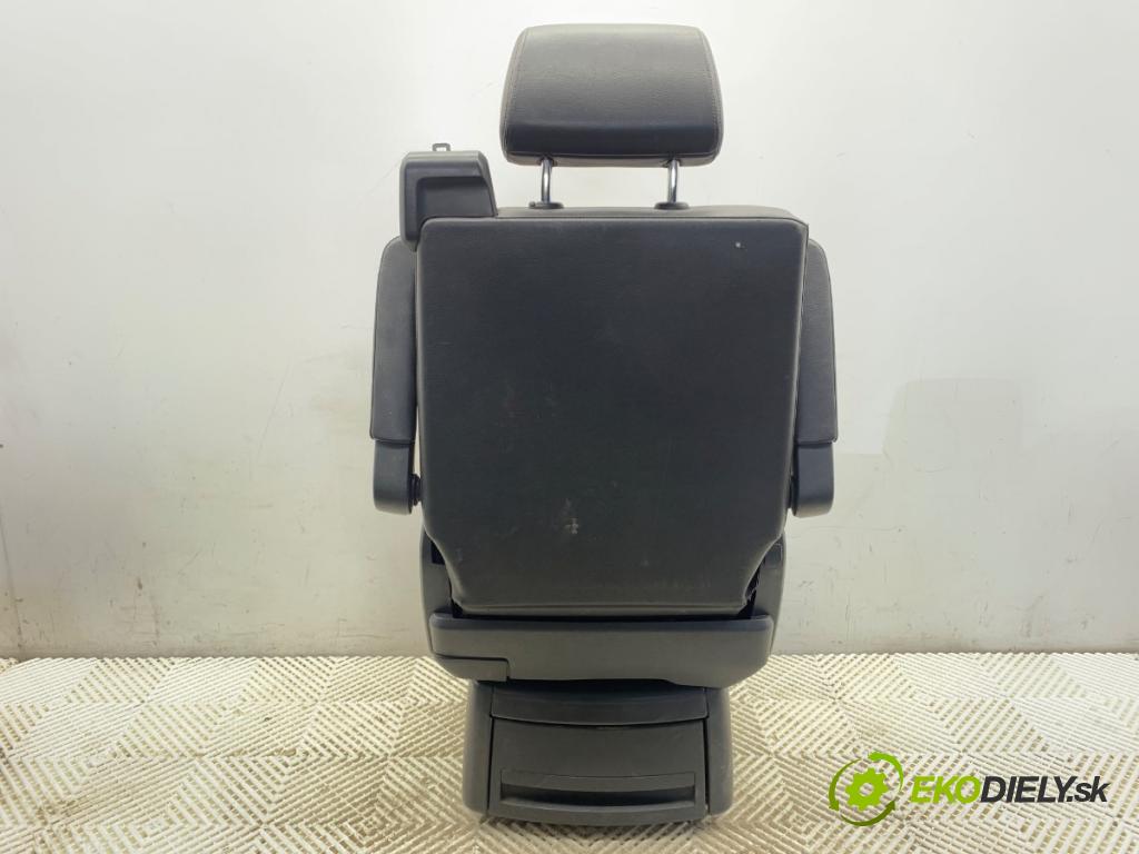 VW TRANSPORTER T5 Autobus 2015 103 kW 2.0 TDI 1968 Sedadlo zad