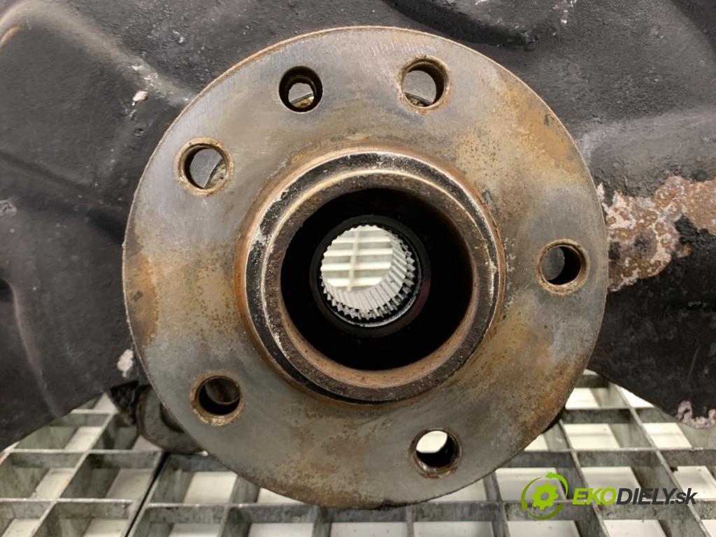 VW TRANSPORTER T5 Autobus 2015 103 kW 2.0 TDI 1968 náboj ľavy predný