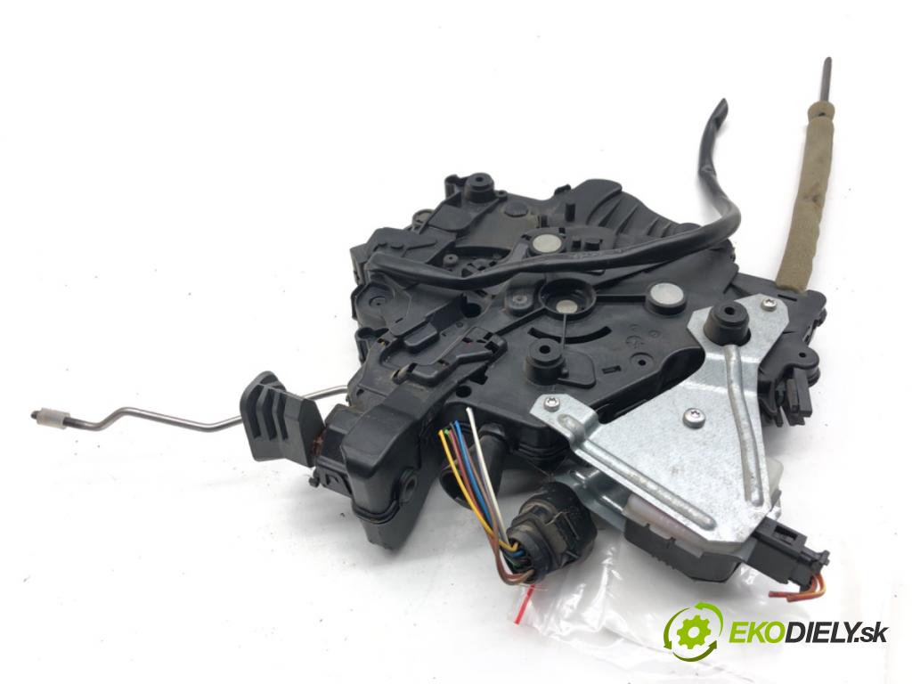 VW TRANSPORTER T5 Autobus 2015 103 kW 2.0 TDI 1968 zámok Dvere posúvne ľavy 7E0843653AK