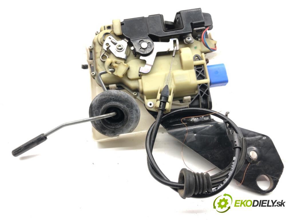 VW TRANSPORTER T5 Autobus 2015 103 kW 2.0 TDI 1968 zámok Dvere pravy predný