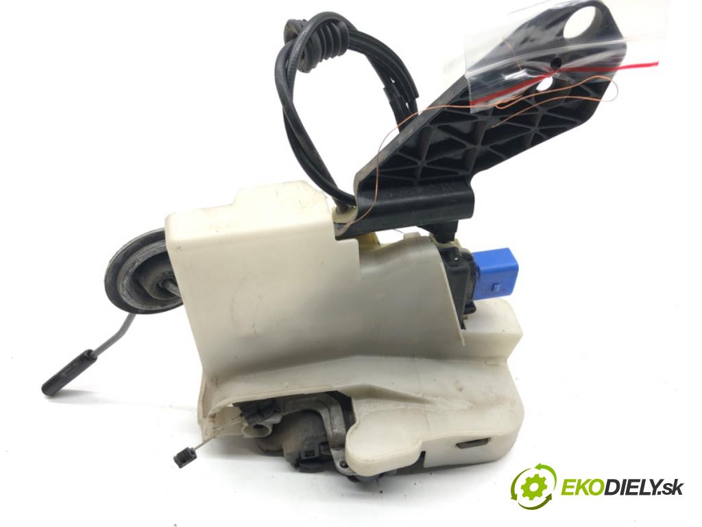 VW TRANSPORTER T5 Autobus 2015 103 kW 2.0 TDI 1968 zámok Dvere pravy predný