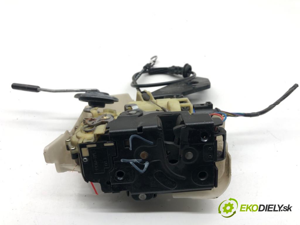 VW TRANSPORTER T5 Autobus 2015 103 kW 2.0 TDI 1968 zámok Dvere ľavy predný 