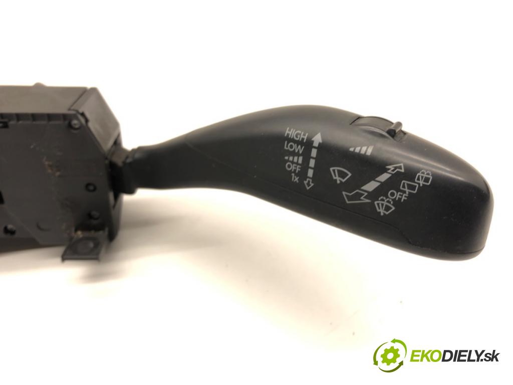 VW TRANSPORTER T5 Autobus 2015 103 kW 2.0 TDI 1968 Prepínač kombinovaný 6Q0953503FE (Prepínacie páčky pod volantom)