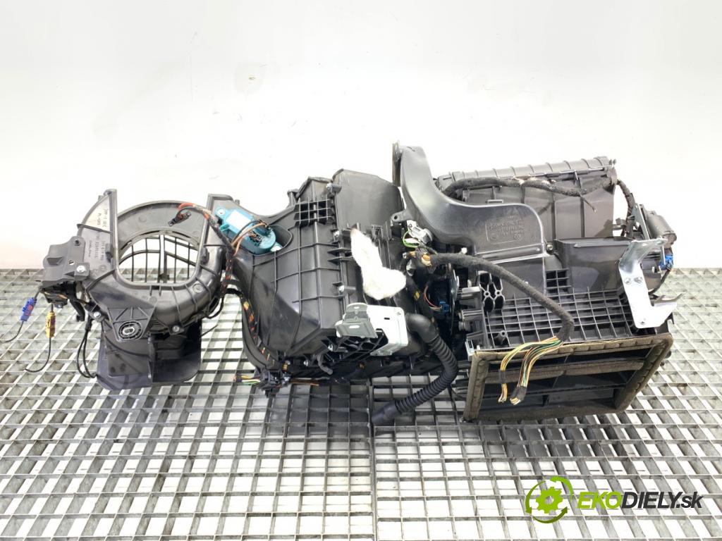 VW TRANSPORTER T5 Autobus 2015 103 kW 2.0 TDI 1968 Výhrevné teleso, radiátor kúrenia 7E5820005L (Radiátor kúrenia)