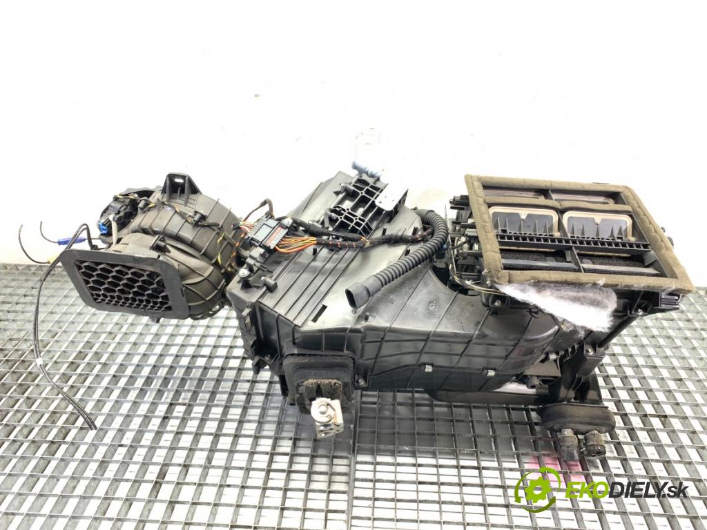 VW TRANSPORTER T5 Autobus 2015 103 kW 2.0 TDI 1968 Výhrevné teleso, radiátor kúrenia 7E5820005L (Radiátor kúrenia)