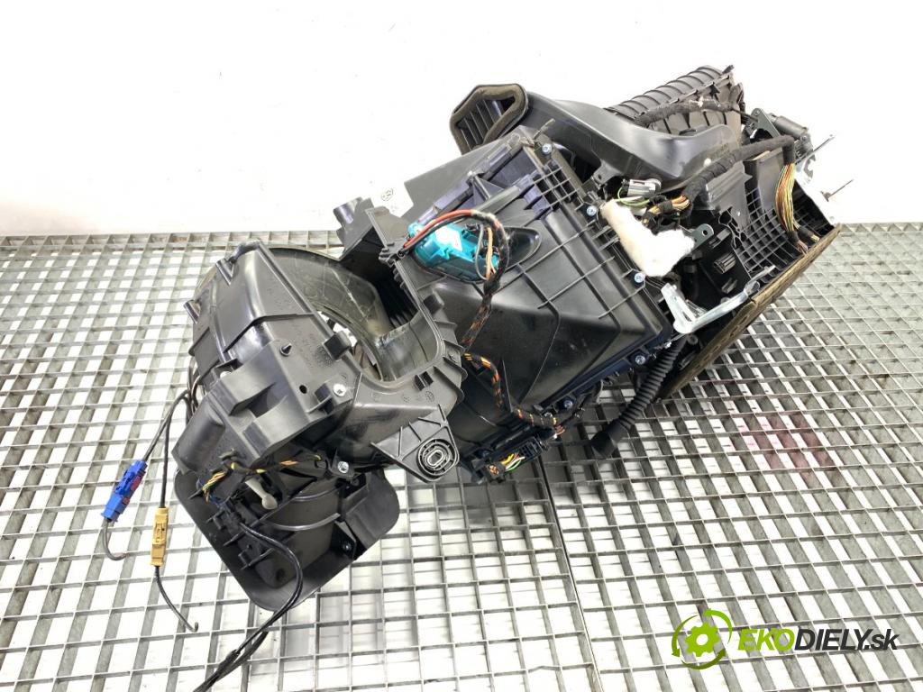 VW TRANSPORTER T5 Autobus 2015 103 kW 2.0 TDI 1968 Výhrevné teleso, radiátor kúrenia 7E5820005L (Radiátor kúrenia)