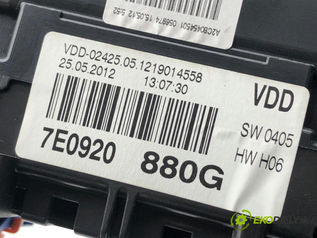 VW TRANSPORTER T5 Autobus 2015 103 kW 2.0 TDI 1968 Prístrojovka 7E0920880G (Prístrojová doska)