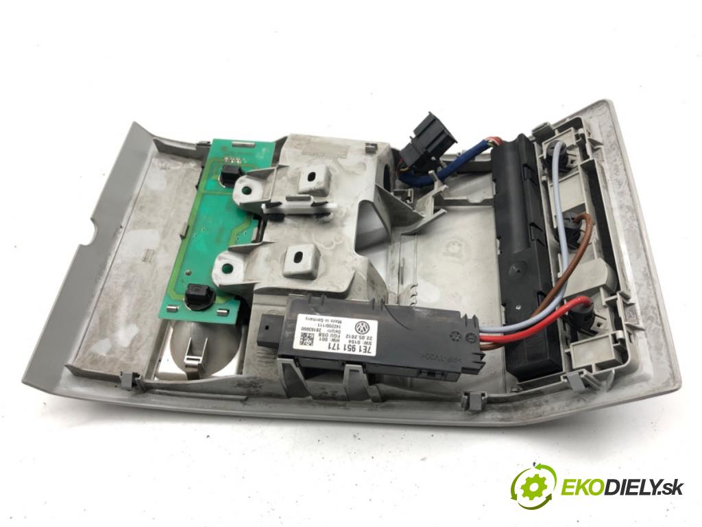 VW TRANSPORTER T5 Autobus 2015 103 kW 2.0 TDI 1968 Svetlo stropné 7L6868349K