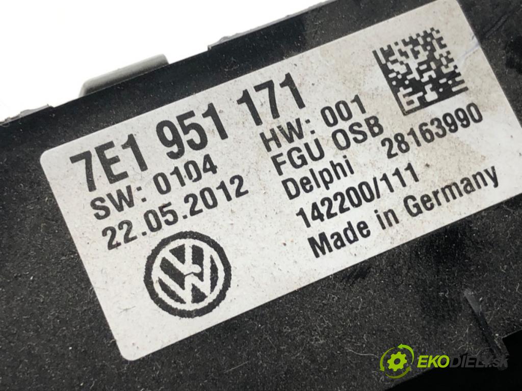 VW TRANSPORTER T5 Autobus 2015 103 kW 2.0 TDI 1968 Svetlo stropné 7L6868349K