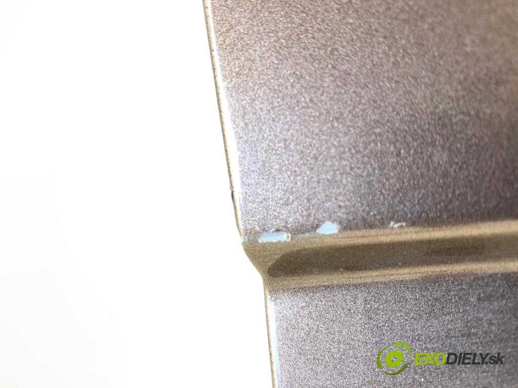 VW TRANSPORTER T5 Autobus 2015 103 kW 2.0 TDI 1968 Blatník pravy predný