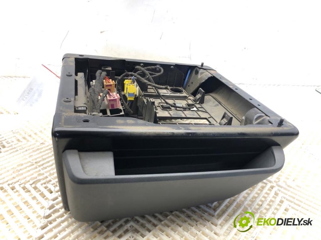 VW TRANSPORTER T5 Autobus 2015 103 kW 2.0 TDI 1968 Obal sedačky pravy predný