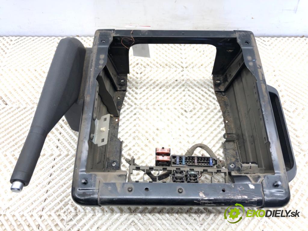 VW TRANSPORTER T5 Autobus 2015 103 kW 2.0 TDI 1968 Obal sedačky ľavy predný 