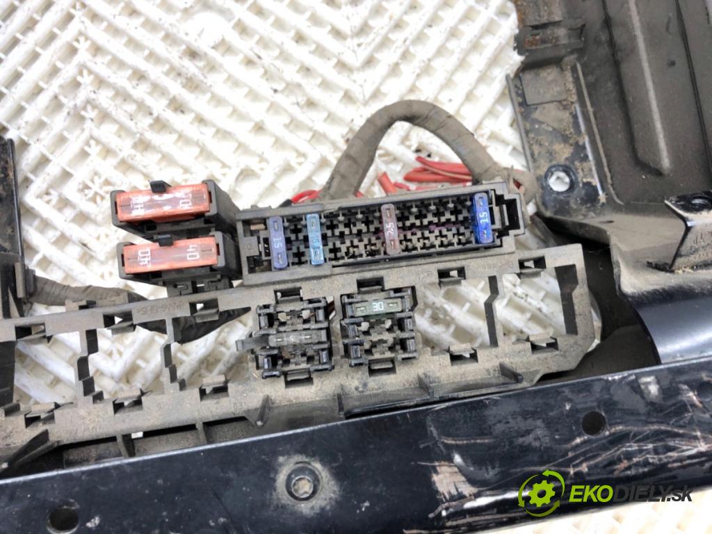 VW TRANSPORTER T5 Autobus 2015 103 kW 2.0 TDI 1968 Obal sedačky ľavy predný