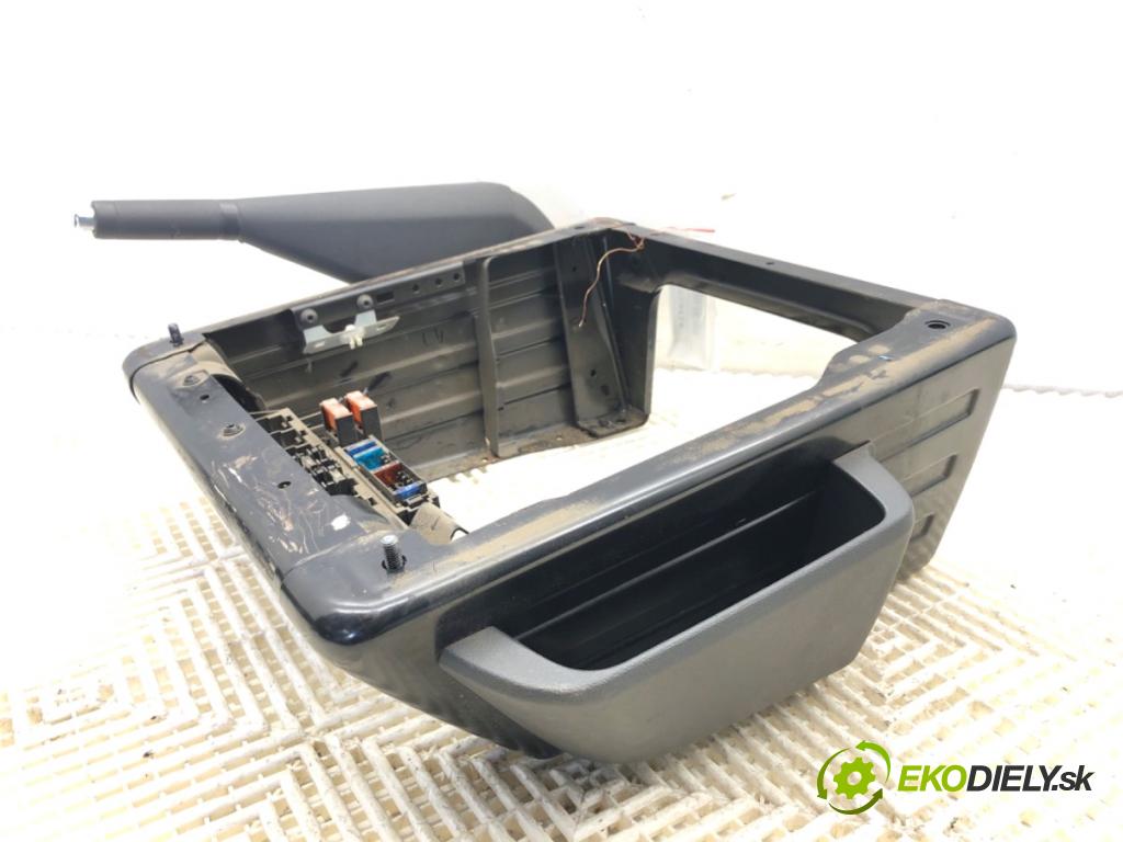 VW TRANSPORTER T5 Autobus 2015 103 kW 2.0 TDI 1968 Obal sedačky ľavy predný