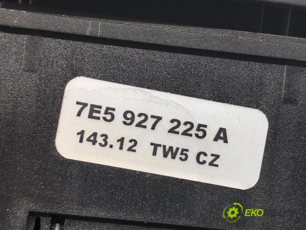 VW TRANSPORTER T5 Autobus 2015 103 kW 2.0 TDI 1968 přepínač otevírání dveře posúvne 7E5927225A