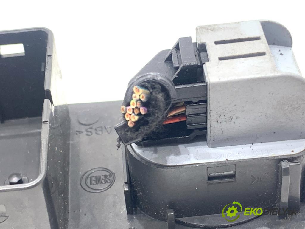 PEUGEOT BOXER II Platforma / podwozie 2010 88 kW 2.2 HDi 120 2198 Prepínač okien 7354217110 (Prepínacie páčky pod volantom)