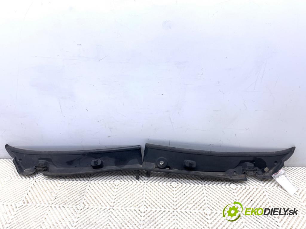 PEUGEOT BOXER II Platforma / podwozie 2010 88 kW 2.2 HDi 120 2198 torpédo plast pod čelní okno  (Plast pod čelním sklem)