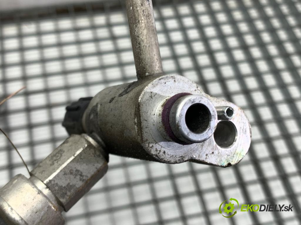 VW TRANSPORTER T5 Autobus 2015 103 kW 2.0 TDI 1968 rúrka klimatizace 7E1820741E (Trubka klimatizace)