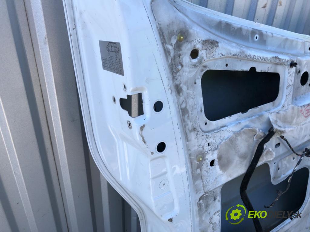 RENAULT TRAFIC II Autobus 2009 84 kW 2.0 dCi 115 1995 dveře levý přední část