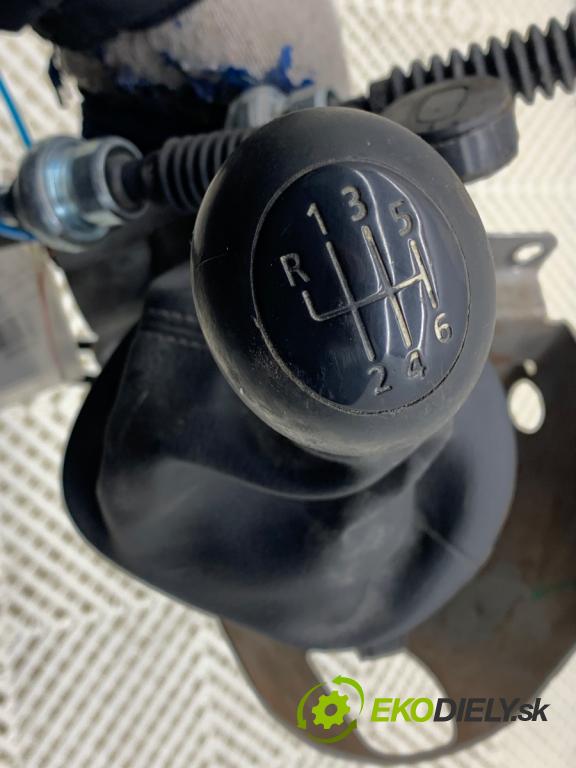 RENAULT TRAFIC II Autobus 2009 84 kW 2.0 dCi 115 1995 Kulisa 4913921 (Rýchlostná páka (kulisa))