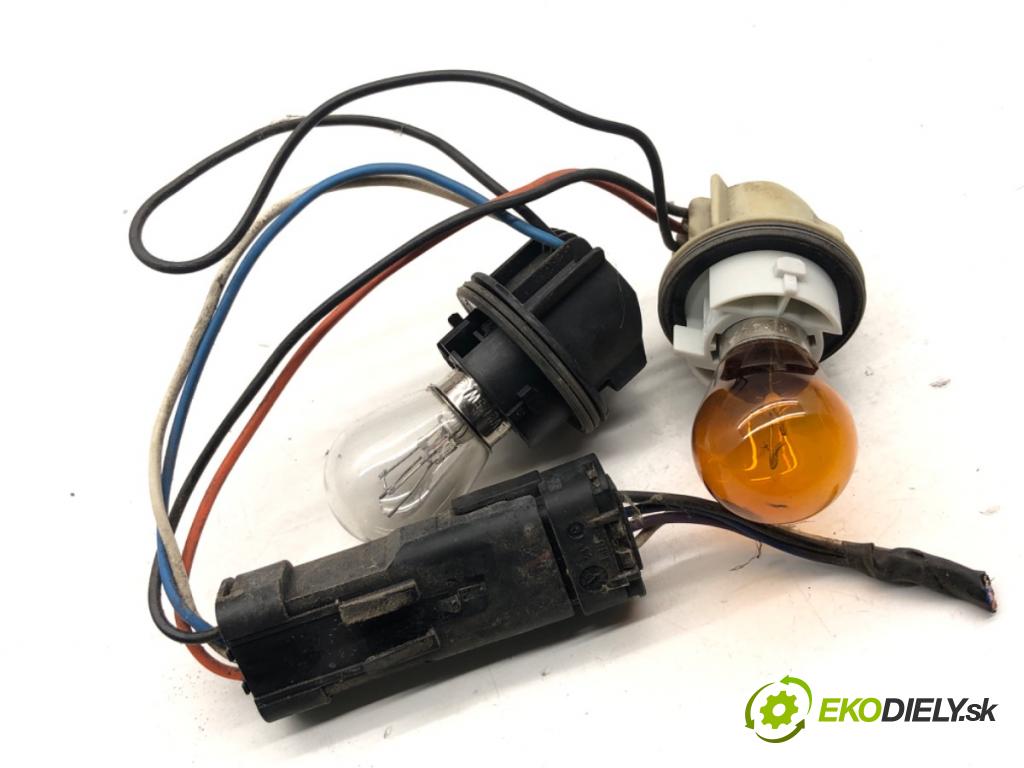 RENAULT TRAFIC II Autobus 2009 84 kW 2.0 dCi 115 1995 káblovačka svetla zadní část pravá 