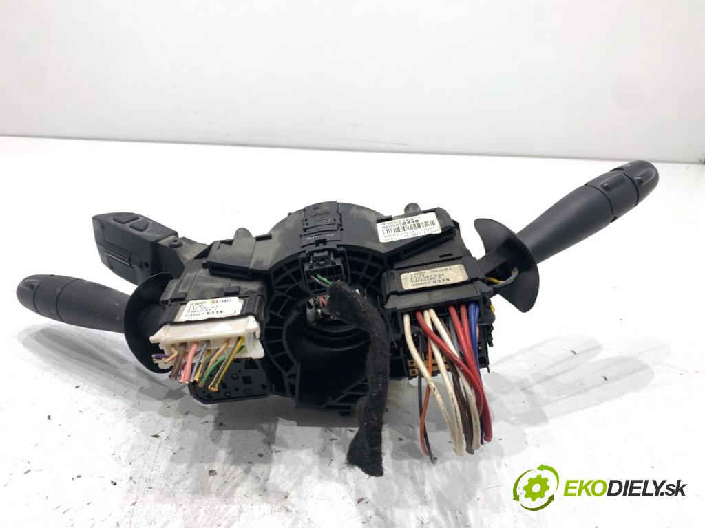 RENAULT TRAFIC II Autobus 2009 84 kW 2.0 dCi 115 1995 Prepínač kombinovaný 8200878338 (Prepínacie páčky pod volantom)