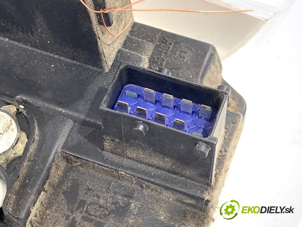 RENAULT TRAFIC II Autobus 2009 84 kW 2.0 dCi 115 1995 zámok Dvere ľavy predný 8200008246