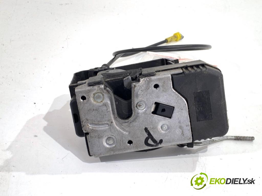 RENAULT TRAFIC II Autobus 2009 84 kW 2.0 dCi 115 1995 zámok Dvere pravy predný 8200042171