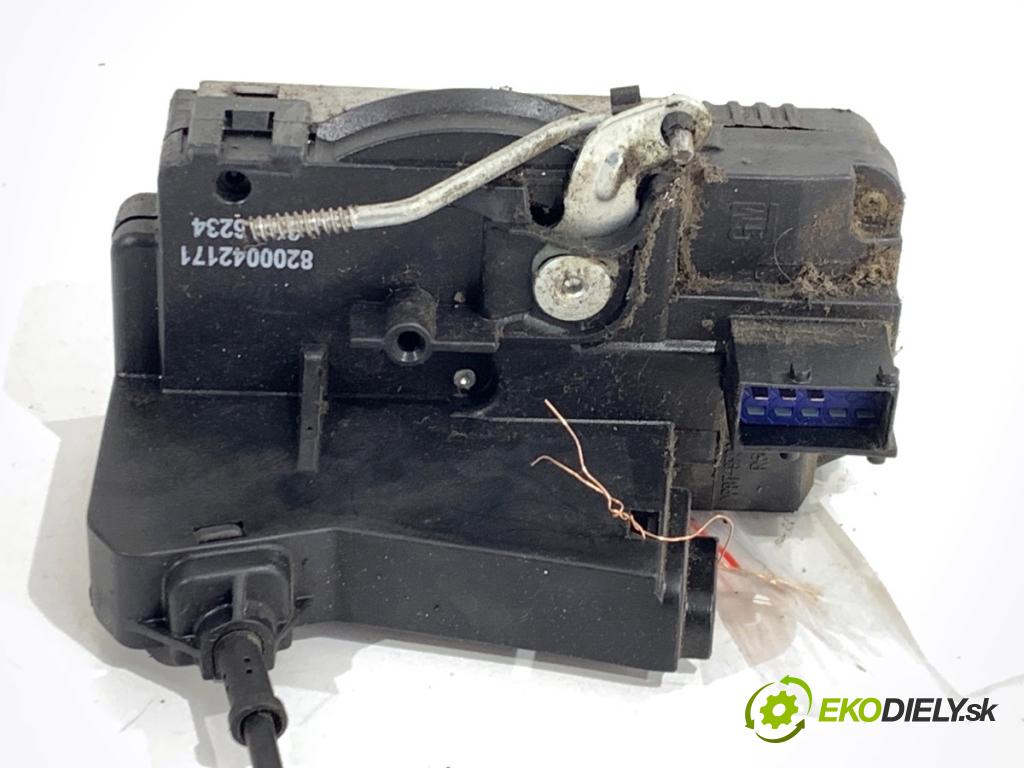 RENAULT TRAFIC II Autobus 2009 84 kW 2.0 dCi 115 1995 zámok dveře pravý přední část 8200042171