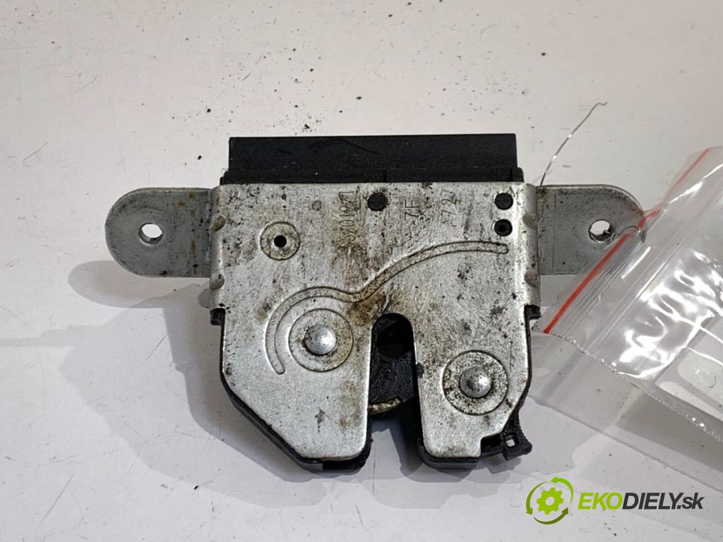 OPEL CORSA D liftback 2007 59 kW 1.2 (L08, L68) 1229 zámok dverí zad 55701971