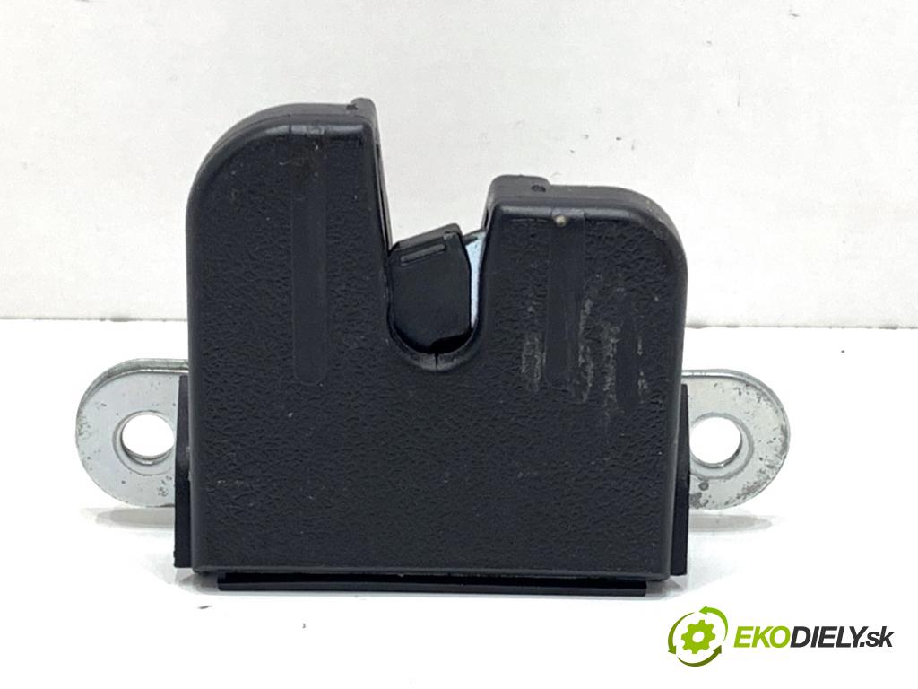 VW GOLF V Kombi 2007 77 kW 1.9 TDI 1896 zámok dverí zad 