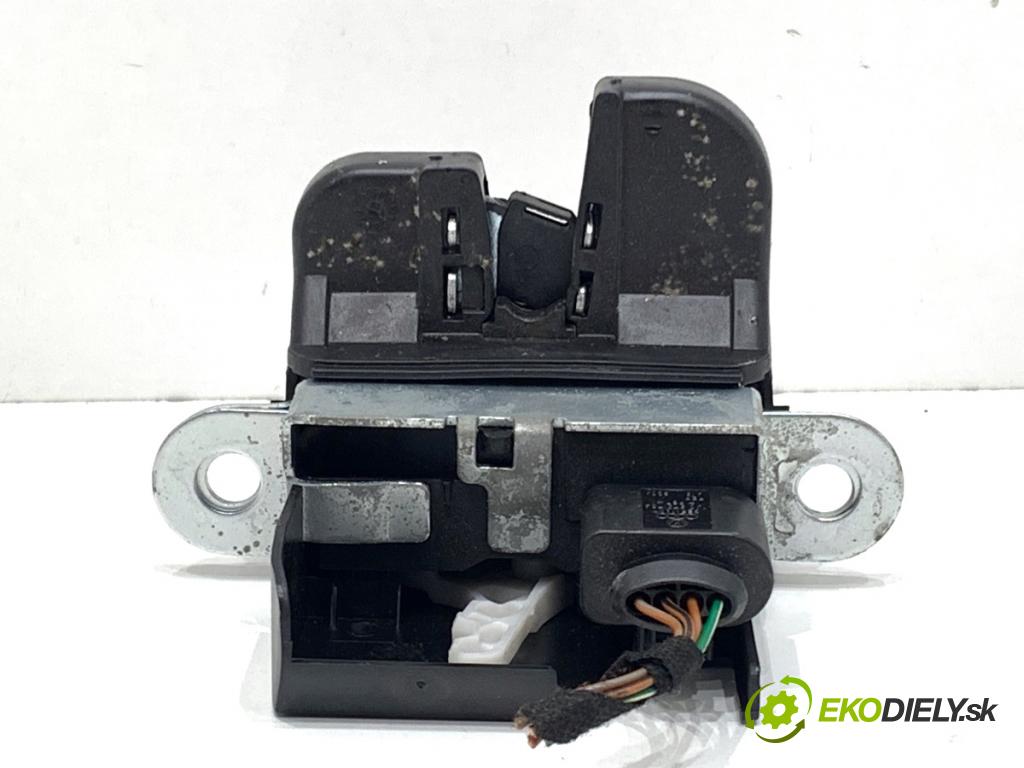 VW GOLF V Kombi 2007 77 kW 1.9 TDI 1896 zámok dverí zad