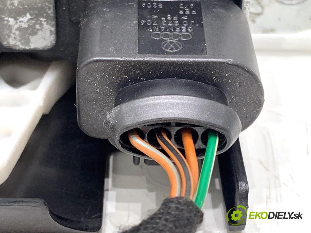 VW GOLF V Kombi 2007 77 kW 1.9 TDI 1896 zámok dverí zad