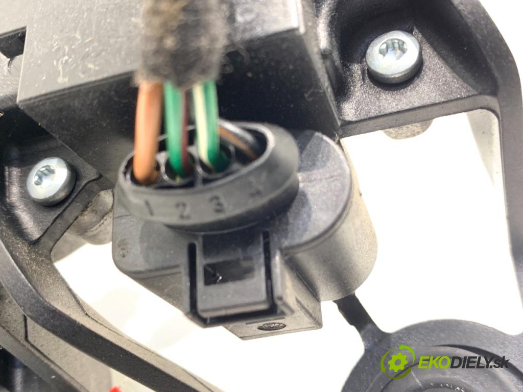 VW GOLF V Kombi 2007 77 kW 1.9 TDI 1896 motor stěračů zadní část 1K9955711A