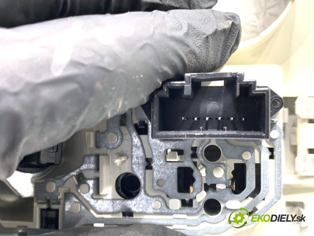 VW GOLF V Kombi 2007 77 kW 1.9 TDI 1896 Svetlo stropné 1K0947105